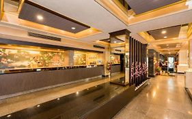 โรงแรมนิรันดร์ แกรนด์